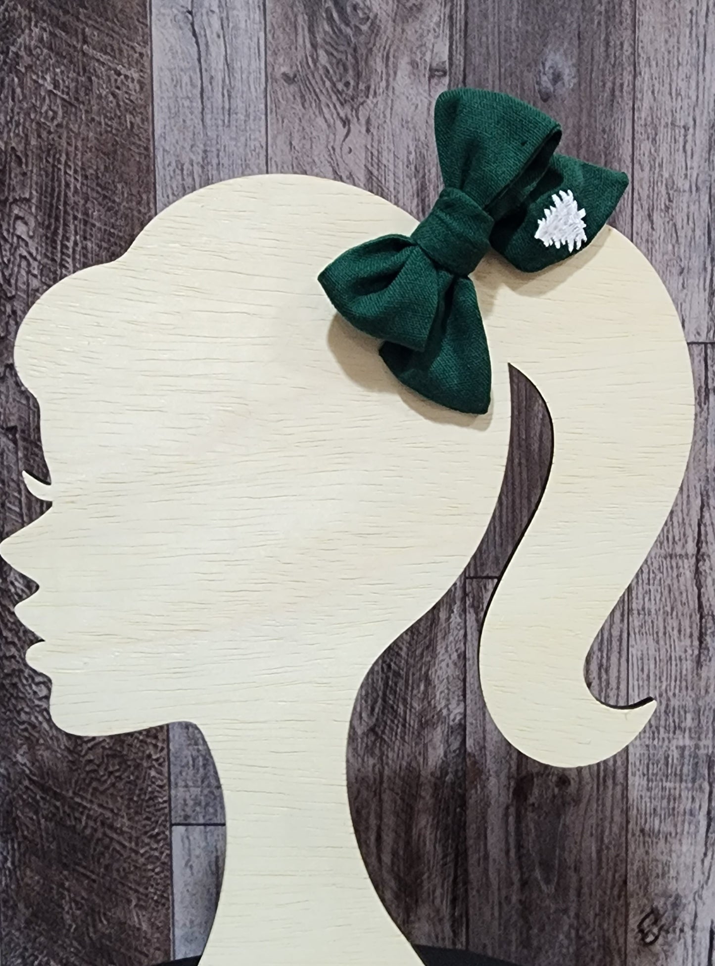 Green Linen Embroidered Tree Ruth Bow