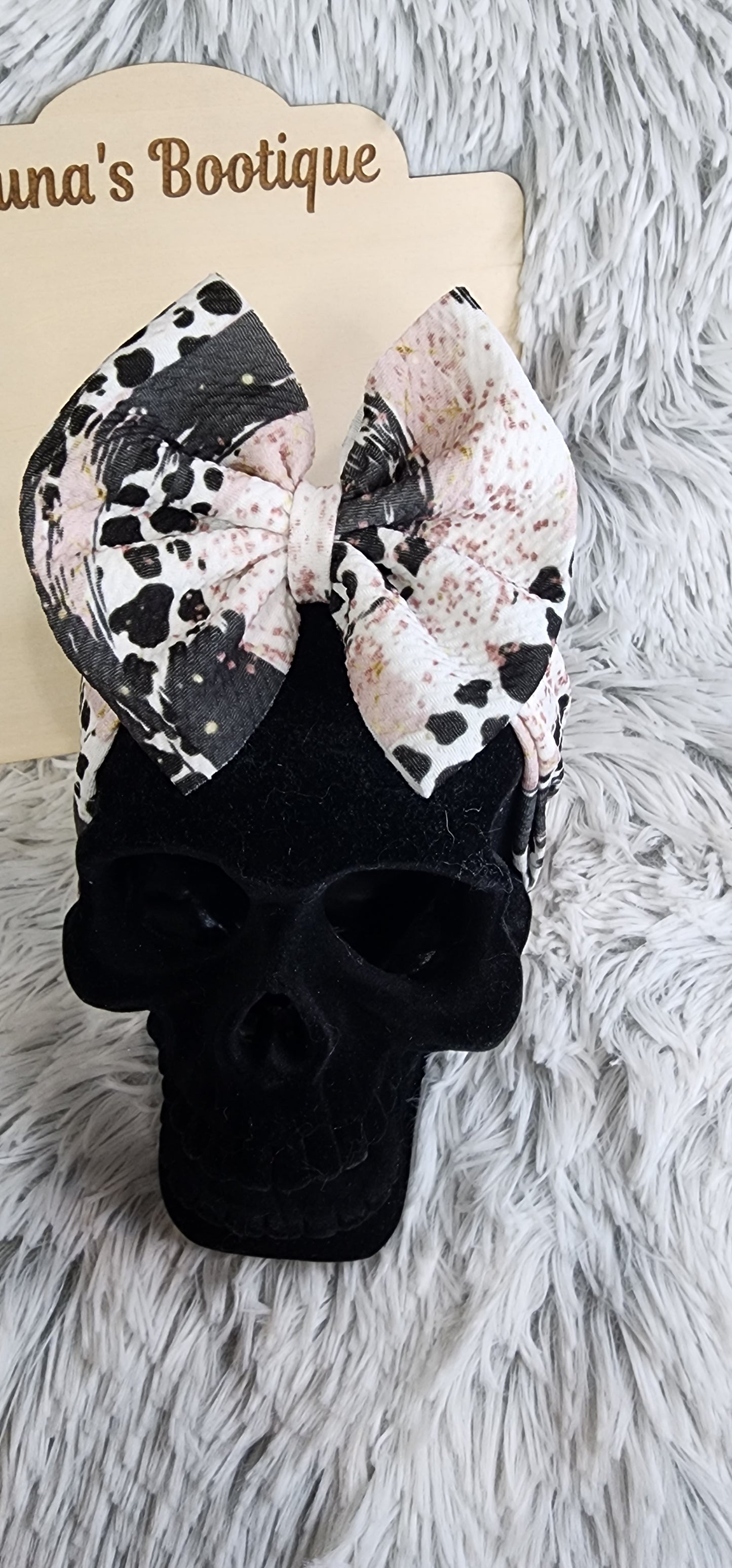 Purr-fectly Fashionable: Cheetah Print Bow wrap for Your Little Fashionista's Unique Look!